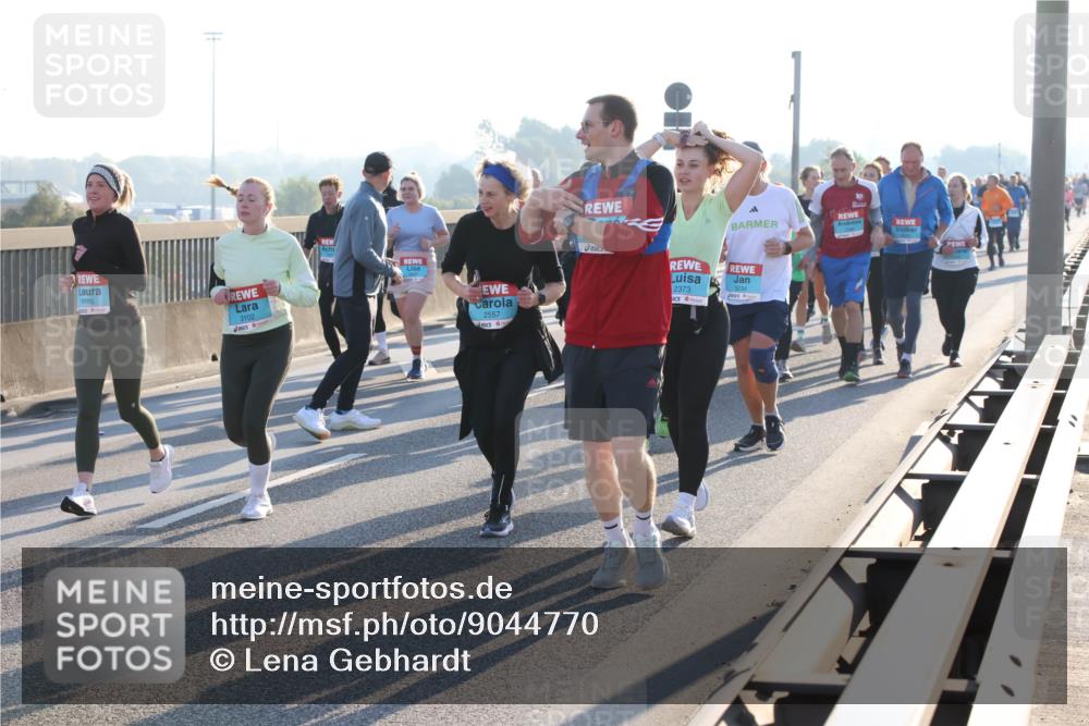 03.10.2025 - Köhlbrandbrückenlauf Lena Gebhardt http://msf.ph/oto/9044770 03.10.2025 09:27:23 Position 1 3105, 3102, 2557, 2373, 3234 meine-sportfotos.de