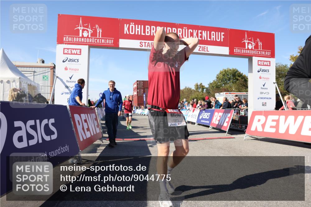 03.10.2025 - Köhlbrandbrückenlauf Lena Gebhardt http://msf.ph/oto/9044775 03.10.2025 13:00:39 Ziel 4016, 4018, 4172, 4228, 4299, 4622, 4763, 4850, 5011, 5664, 6373 meine-sportfotos.de