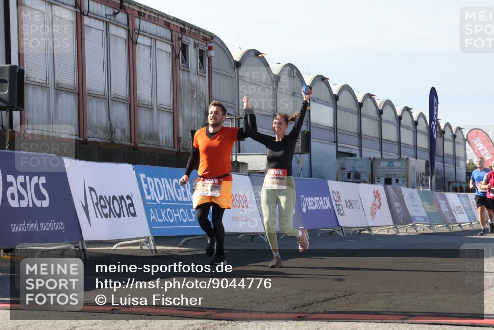 03.10.2025 - Köhlbrandbrückenlauf Luisa Fischer http://msf.ph/oto/9044776 03.10.2025 13:42:44 Ziel 4944, 5086, 5254, 5418, 6160, 6161, 6260 meine-sportfotos.de