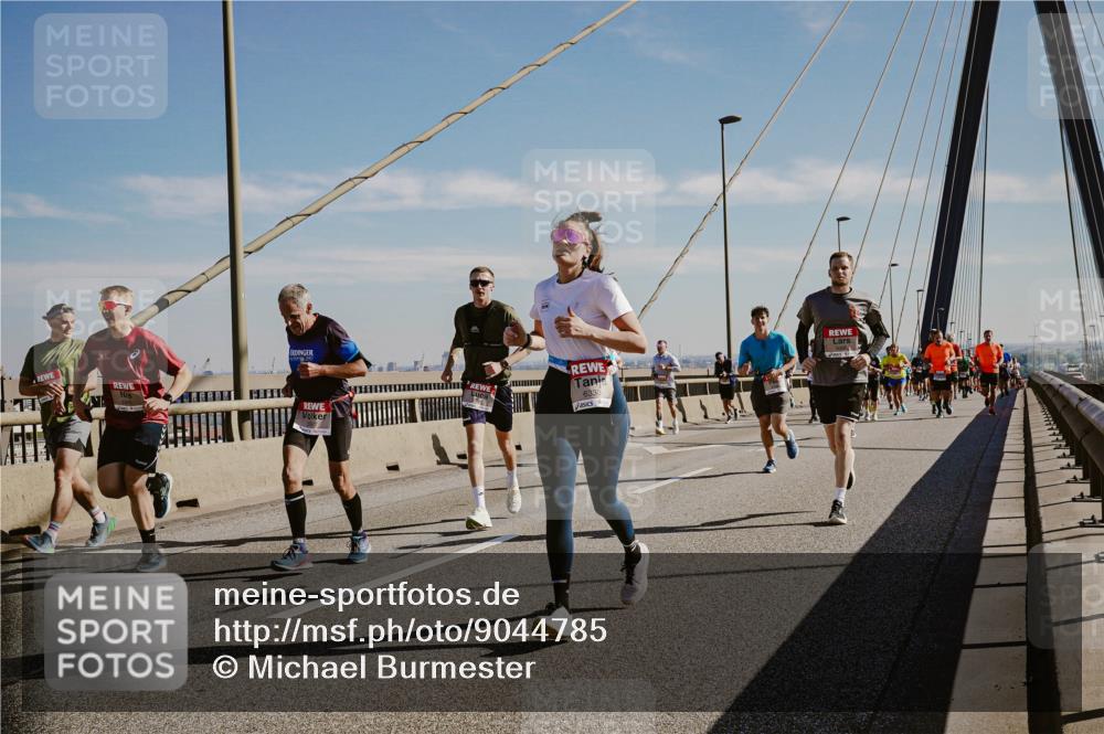 03.10.2025 - Köhlbrandbrückenlauf Michael Burmester http://msf.ph/oto/9044785 03.10.2025 12:26:47 Position 1 6330 meine-sportfotos.de