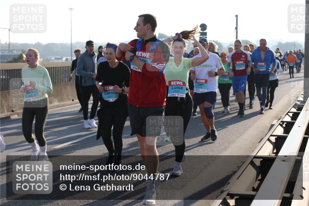 03.10.2025 - Köhlbrandbrückenlauf Lena Gebhardt http://msf.ph/oto/9044787 03.10.2025 09:27:23 Position 1 3102, 2557, 3234, 2373 meine-sportfotos.de