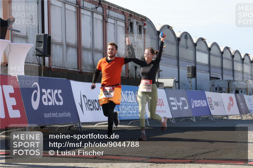 03.10.2025 - Köhlbrandbrückenlauf Luisa Fischer http://msf.ph/oto/9044788 03.10.2025 13:42:45 Ziel 4944, 5086, 5254, 5418, 6160, 6161, 6260 meine-sportfotos.de