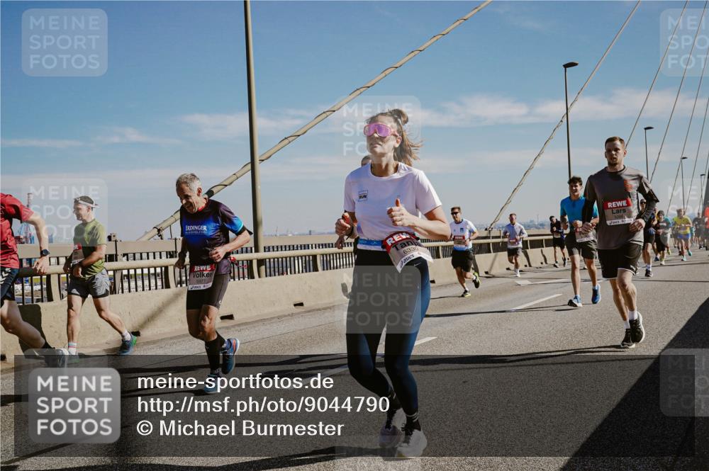 03.10.2025 - Köhlbrandbrückenlauf Michael Burmester http://msf.ph/oto/9044790 03.10.2025 12:26:48 Position 1 6330 meine-sportfotos.de