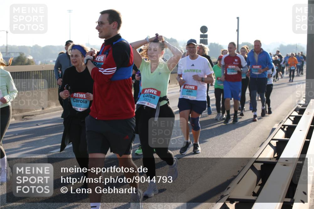 03.10.2025 - Köhlbrandbrückenlauf Lena Gebhardt http://msf.ph/oto/9044793 03.10.2025 09:27:24 Position 1 2557, 2373, 3234 meine-sportfotos.de