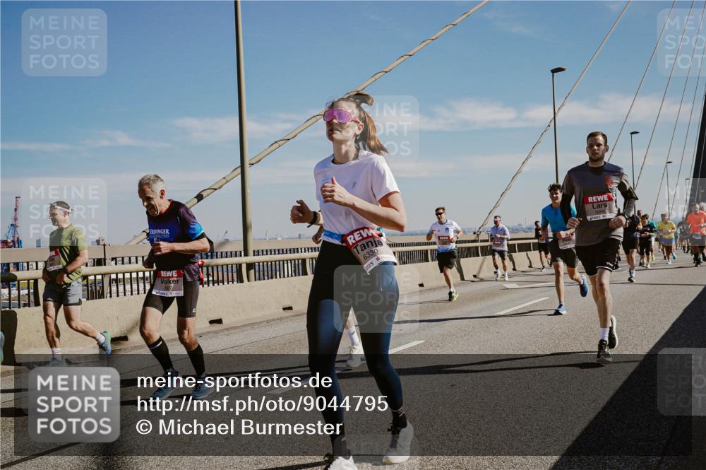03.10.2025 - Köhlbrandbrückenlauf Michael Burmester http://msf.ph/oto/9044795 03.10.2025 12:26:48 Position 1 6330 meine-sportfotos.de