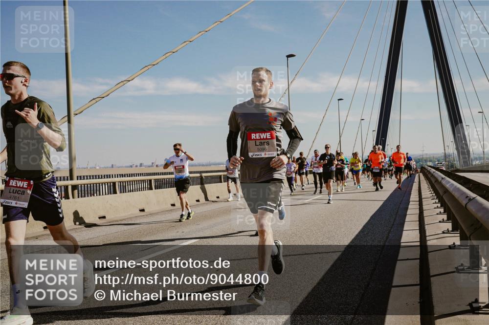 03.10.2025 - Köhlbrandbrückenlauf Michael Burmester http://msf.ph/oto/9044800 03.10.2025 12:26:49 Position 1 4761, 5096 meine-sportfotos.de