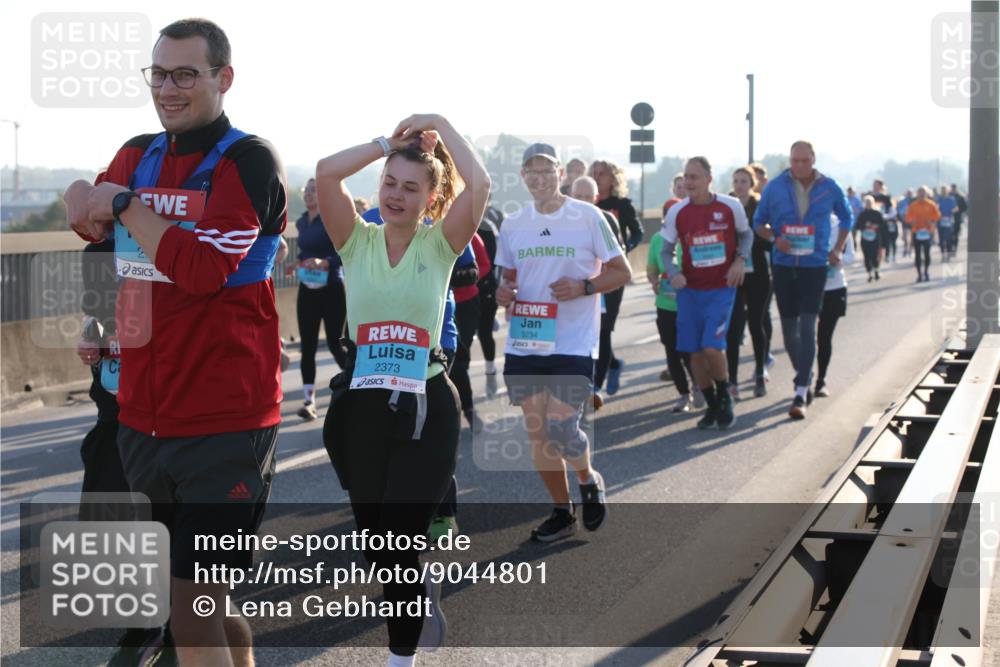 03.10.2025 - Köhlbrandbrückenlauf Lena Gebhardt http://msf.ph/oto/9044801 03.10.2025 09:27:24 Position 1 2373, 3234 meine-sportfotos.de
