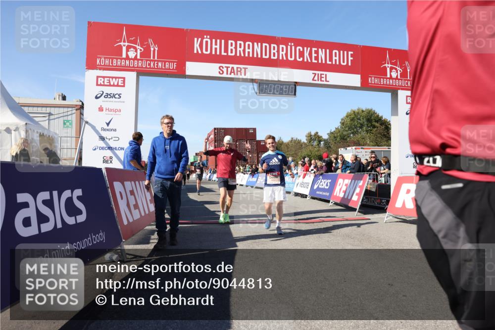 03.10.2025 - Köhlbrandbrückenlauf Lena Gebhardt http://msf.ph/oto/9044813 03.10.2025 13:00:40 Ziel 4016, 4018, 4172, 4228, 4299, 4622, 4763, 4850, 5011, 5664, 6373 meine-sportfotos.de