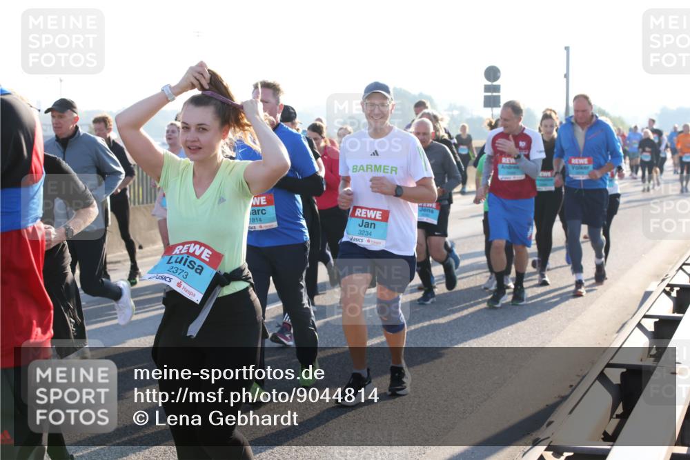 03.10.2025 - Köhlbrandbrückenlauf Lena Gebhardt http://msf.ph/oto/9044814 03.10.2025 09:27:25 Position 1 2373, 1814, 3234 meine-sportfotos.de