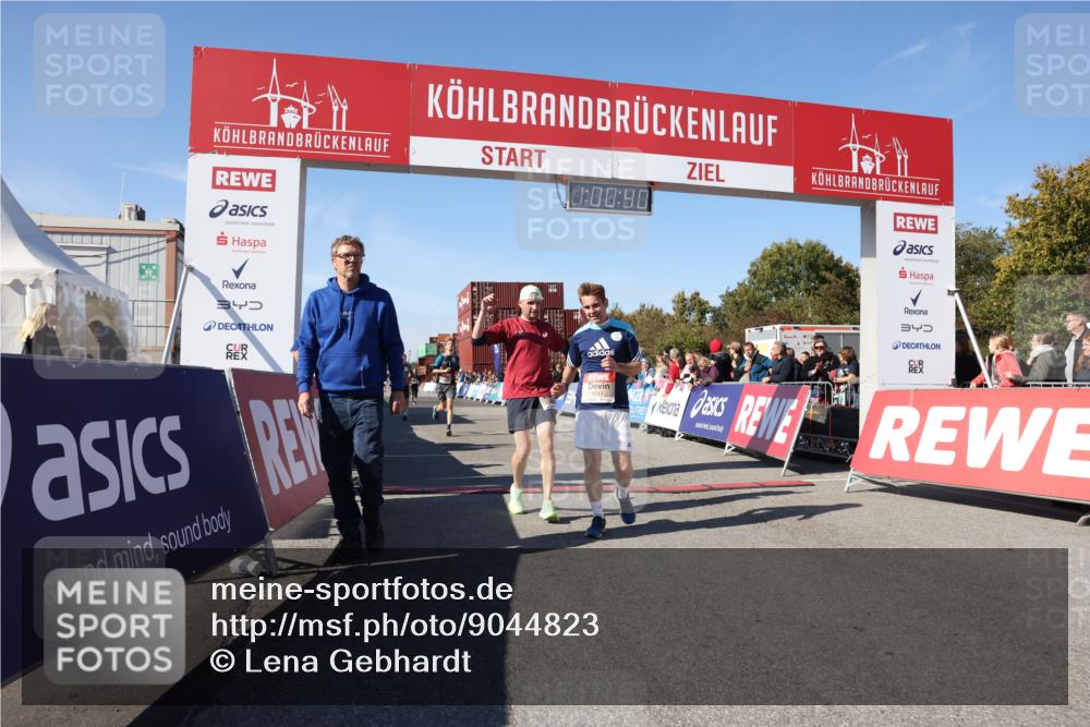 03.10.2025 - Köhlbrandbrückenlauf Lena Gebhardt http://msf.ph/oto/9044823 03.10.2025 13:00:41 Ziel 4016, 4018, 4172, 4228, 4299, 4622, 4763, 4850, 5011, 5664, 6373, 6525 meine-sportfotos.de