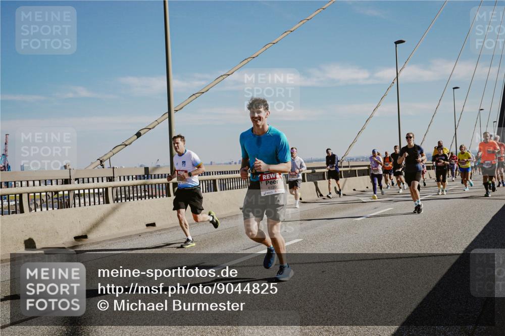03.10.2025 - Köhlbrandbrückenlauf Michael Burmester http://msf.ph/oto/9044825 03.10.2025 12:26:50 Position 1 6120 meine-sportfotos.de
