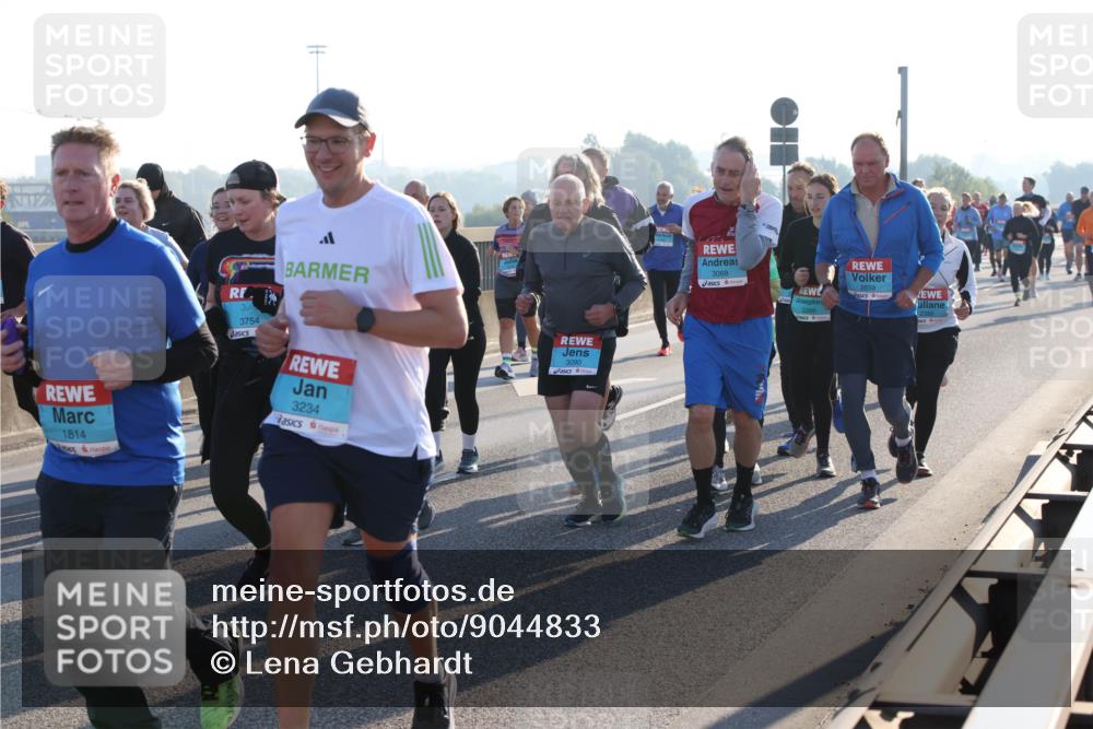 03.10.2025 - Köhlbrandbrückenlauf Lena Gebhardt http://msf.ph/oto/9044833 03.10.2025 09:27:26 Position 1 1814, 3754, 3234, 3090, 3088 meine-sportfotos.de