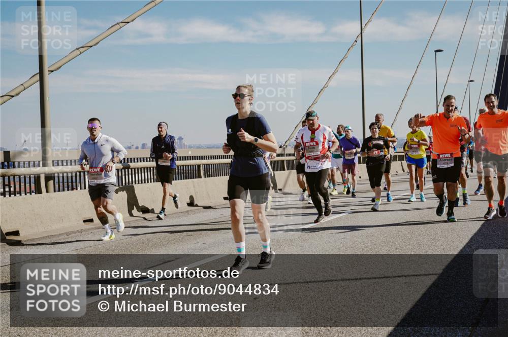 03.10.2025 - Köhlbrandbrückenlauf Michael Burmester http://msf.ph/oto/9044834 03.10.2025 12:26:52 Position 1  meine-sportfotos.de