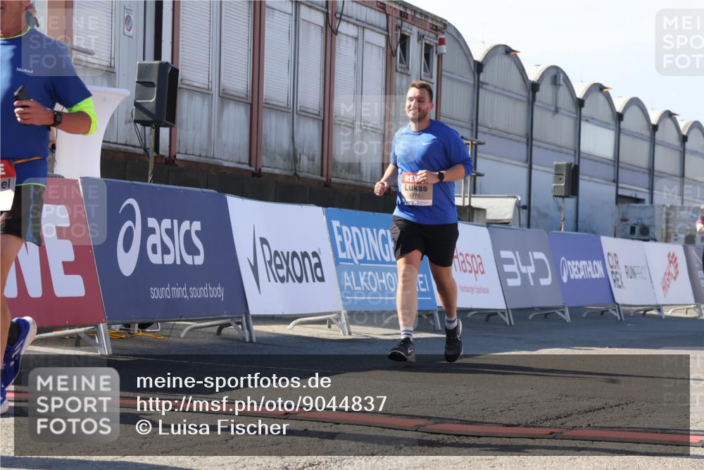 03.10.2025 - Köhlbrandbrückenlauf Luisa Fischer http://msf.ph/oto/9044837 03.10.2025 13:42:53 Ziel 4778, 4944, 5086, 5418, 6468, 6469, 6548 meine-sportfotos.de