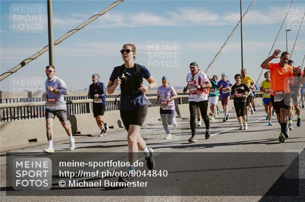 03.10.2025 - Köhlbrandbrückenlauf Michael Burmester http://msf.ph/oto/9044840 03.10.2025 12:26:53 Position 1 4547 meine-sportfotos.de