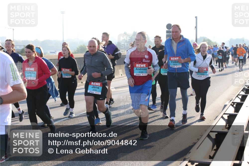 03.10.2025 - Köhlbrandbrückenlauf Lena Gebhardt http://msf.ph/oto/9044842 03.10.2025 09:27:26 Position 1 3543, 2162, 3090, 10, 3088, 2659, 228, 2356 meine-sportfotos.de