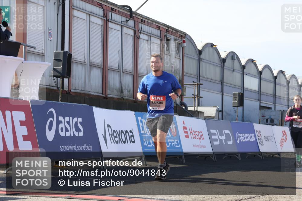 03.10.2025 - Köhlbrandbrückenlauf Luisa Fischer http://msf.ph/oto/9044843 03.10.2025 13:42:53 Ziel 4778, 4944, 5086, 5418, 6468, 6469, 6548 meine-sportfotos.de