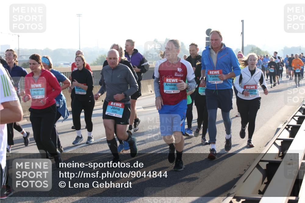 03.10.2025 - Köhlbrandbrückenlauf Lena Gebhardt http://msf.ph/oto/9044844 03.10.2025 09:27:26 Position 1 3543, 2162, 3090, 3088, 2659 meine-sportfotos.de