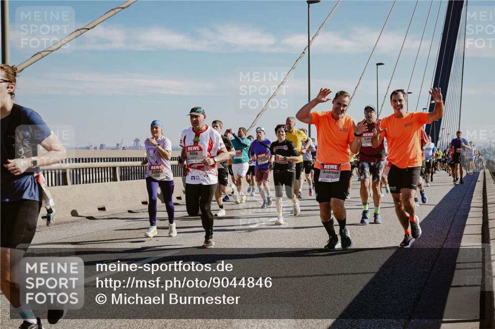 03.10.2025 - Köhlbrandbrückenlauf Michael Burmester http://msf.ph/oto/9044846 03.10.2025 12:26:53 Position 1 4401, 6274 meine-sportfotos.de