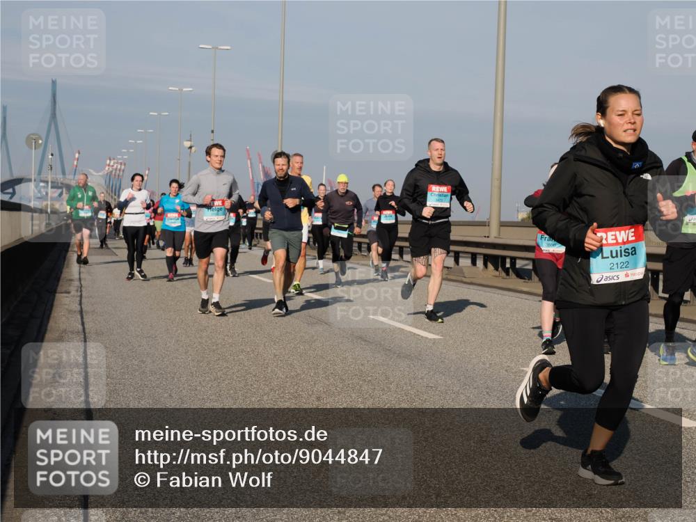 03.10.2025 - Köhlbrandbrückenlauf Fabian Wolf http://msf.ph/oto/9044847 03.10.2025 09:57:24 Position 3 3500, 2122 meine-sportfotos.de