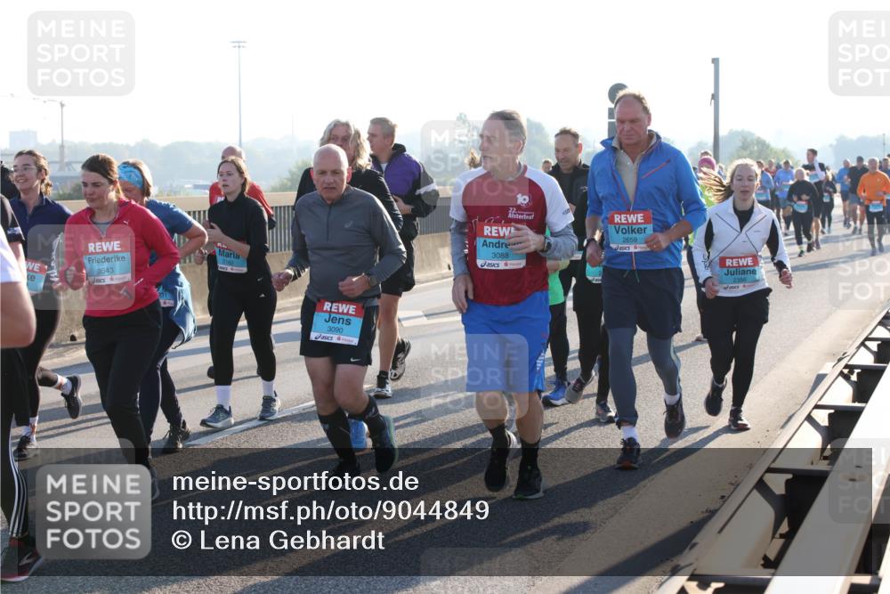 03.10.2025 - Köhlbrandbrückenlauf Lena Gebhardt http://msf.ph/oto/9044849 03.10.2025 09:27:26 Position 1 3543, 2162, 3090, 3088, 2659, 2356 meine-sportfotos.de
