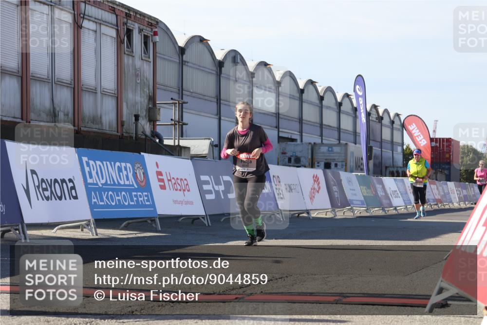 03.10.2025 - Köhlbrandbrückenlauf Luisa Fischer http://msf.ph/oto/9044859 03.10.2025 13:42:55 Ziel 4778, 4944, 5086, 5418, 6468, 6469, 6548 meine-sportfotos.de