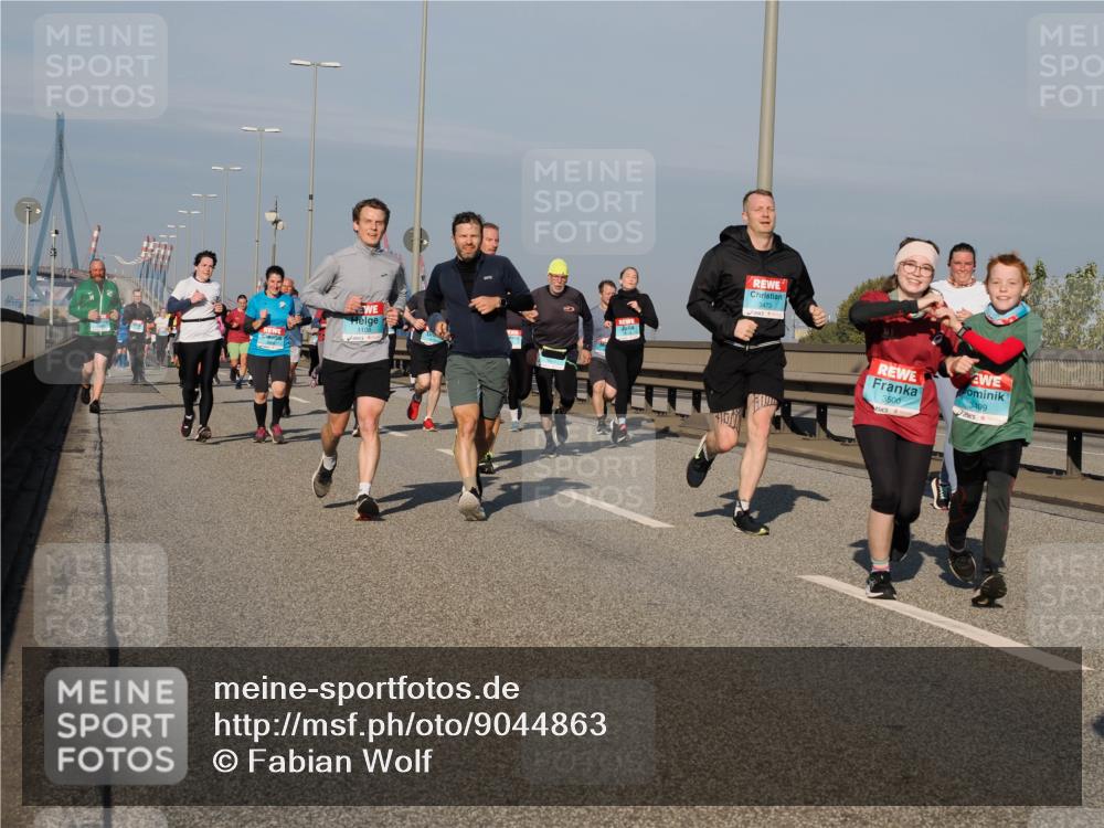 03.10.2025 - Köhlbrandbrückenlauf Fabian Wolf http://msf.ph/oto/9044863 03.10.2025 09:57:25 Position 3 1108, 3473, 3500, 3499 meine-sportfotos.de