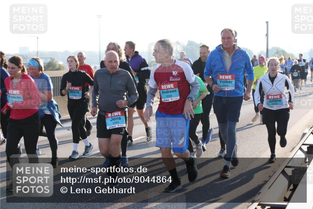 03.10.2025 - Köhlbrandbrückenlauf Lena Gebhardt http://msf.ph/oto/9044864 03.10.2025 09:27:27 Position 1 3542, 2931, 2162, 3090, 22, 3088, 2659, 2356 meine-sportfotos.de