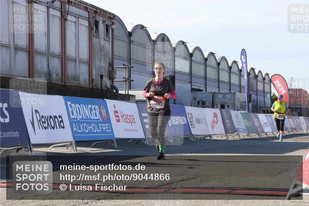03.10.2025 - Köhlbrandbrückenlauf Luisa Fischer http://msf.ph/oto/9044866 03.10.2025 13:42:56 Ziel 4778, 4944, 5086, 6468, 6469, 6548 meine-sportfotos.de