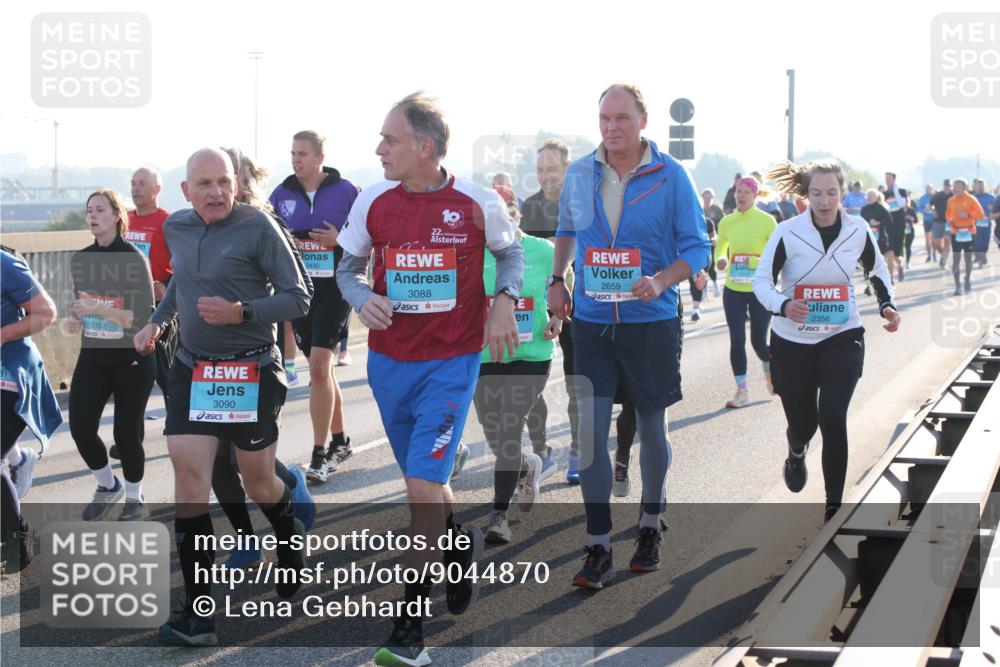 03.10.2025 - Köhlbrandbrückenlauf Lena Gebhardt http://msf.ph/oto/9044870 03.10.2025 09:27:27 Position 1 31, 2162, 3090, 3430, 22, 2659, 3088, 2356 meine-sportfotos.de
