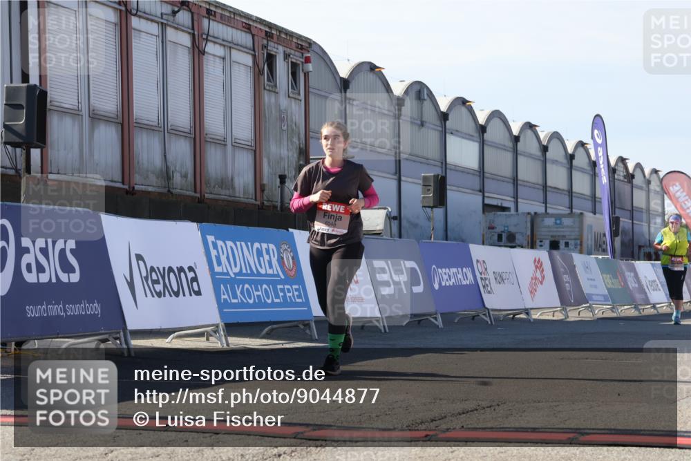 03.10.2025 - Köhlbrandbrückenlauf Luisa Fischer http://msf.ph/oto/9044877 03.10.2025 13:42:56 Ziel 4778, 4944, 5086, 6468, 6469, 6548 meine-sportfotos.de