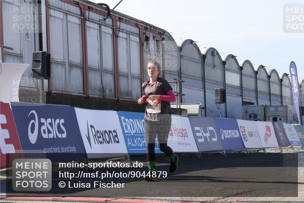 03.10.2025 - Köhlbrandbrückenlauf Luisa Fischer http://msf.ph/oto/9044879 03.10.2025 13:42:57 Ziel 4778, 4944, 5086, 6468, 6469, 6548 meine-sportfotos.de