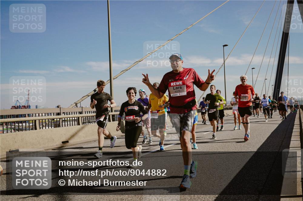 03.10.2025 - Köhlbrandbrückenlauf Michael Burmester http://msf.ph/oto/9044882 03.10.2025 12:26:56 Position 1 4370 meine-sportfotos.de