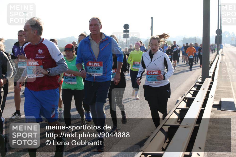 03.10.2025 - Köhlbrandbrückenlauf Lena Gebhardt http://msf.ph/oto/9044888 03.10.2025 09:27:27 Position 1 2659, 22, 3430, 3, 3040, 2356 meine-sportfotos.de