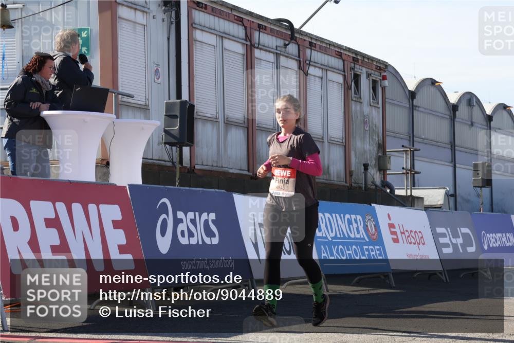 03.10.2025 - Köhlbrandbrückenlauf Luisa Fischer http://msf.ph/oto/9044889 03.10.2025 13:42:57 Ziel 4778, 4944, 5086, 6468, 6469, 6548 meine-sportfotos.de