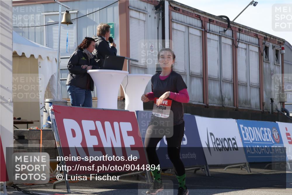 03.10.2025 - Köhlbrandbrückenlauf Luisa Fischer http://msf.ph/oto/9044894 03.10.2025 13:42:58 Ziel 4778, 6468, 6469, 6548 meine-sportfotos.de