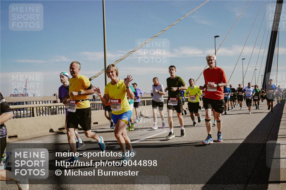 03.10.2025 - Köhlbrandbrückenlauf Michael Burmester http://msf.ph/oto/9044898 03.10.2025 12:26:57 Position 1  meine-sportfotos.de