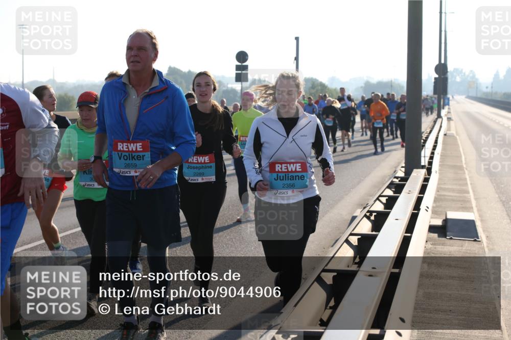 03.10.2025 - Köhlbrandbrückenlauf Lena Gebhardt http://msf.ph/oto/9044906 03.10.2025 09:27:28 Position 1 30, 2659, 2289, 2356 meine-sportfotos.de