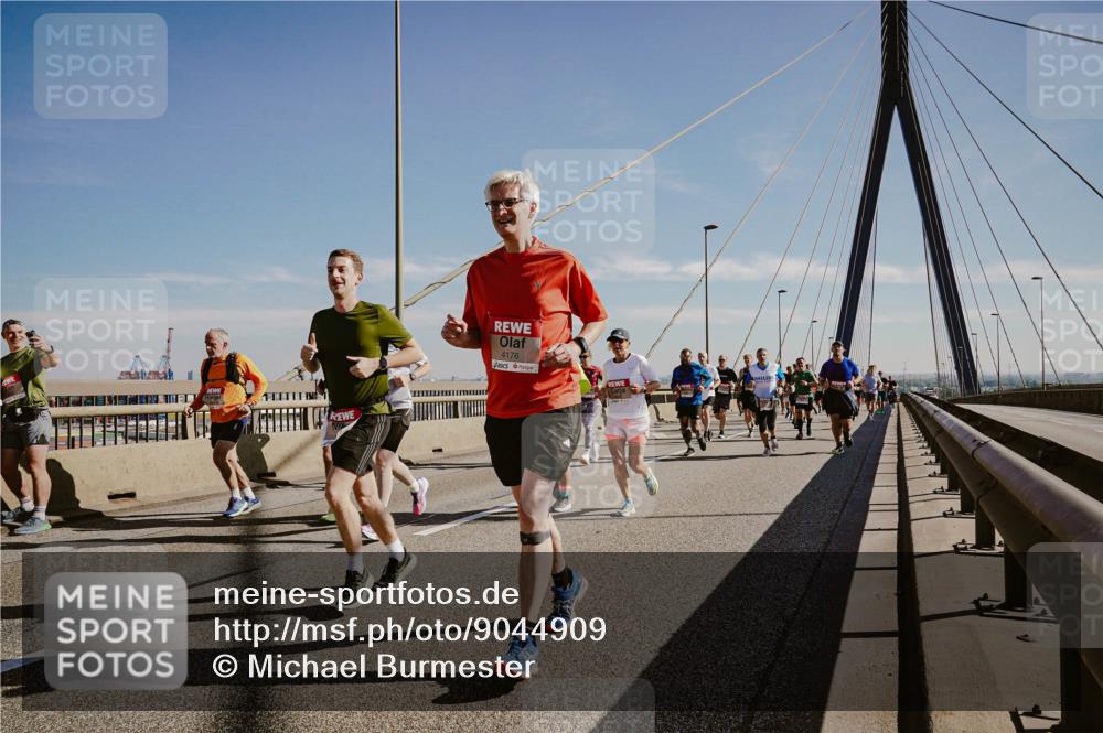 03.10.2025 - Köhlbrandbrückenlauf Michael Burmester http://msf.ph/oto/9044909 03.10.2025 12:26:58 Position 1 4176 meine-sportfotos.de