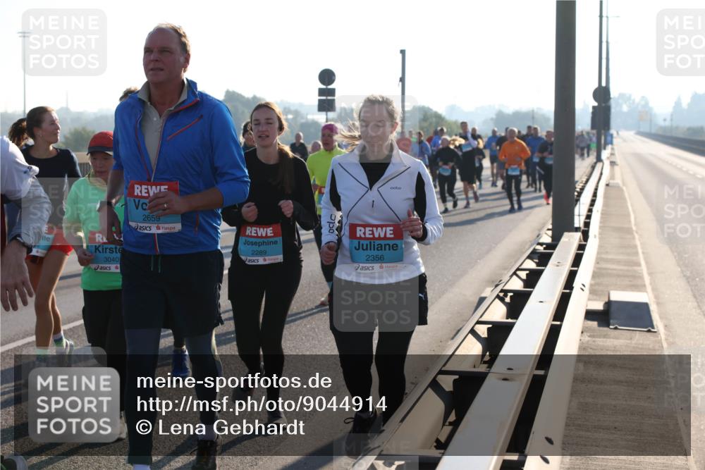 03.10.2025 - Köhlbrandbrückenlauf Lena Gebhardt http://msf.ph/oto/9044914 03.10.2025 09:27:28 Position 1 3040, 2659, 2289, 2356 meine-sportfotos.de