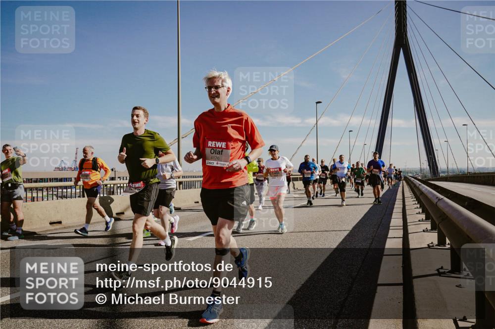 03.10.2025 - Köhlbrandbrückenlauf Michael Burmester http://msf.ph/oto/9044915 03.10.2025 12:26:58 Position 1 4176 meine-sportfotos.de
