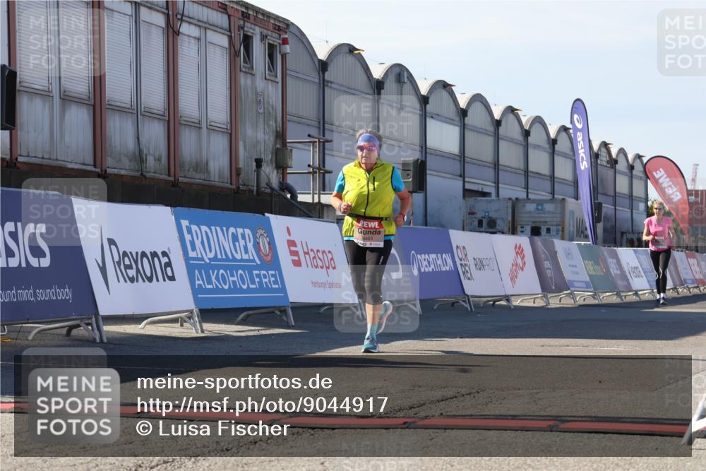 03.10.2025 - Köhlbrandbrückenlauf Luisa Fischer http://msf.ph/oto/9044917 03.10.2025 13:43:04 Ziel 4778, 6463, 6548 meine-sportfotos.de