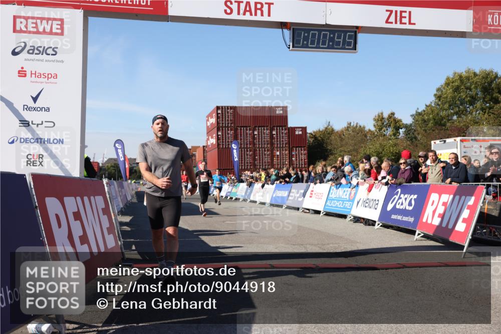 03.10.2025 - Köhlbrandbrückenlauf Lena Gebhardt http://msf.ph/oto/9044918 03.10.2025 13:00:46 Ziel 4016, 4018, 4228, 4763, 5011, 6042, 6464, 6525 meine-sportfotos.de