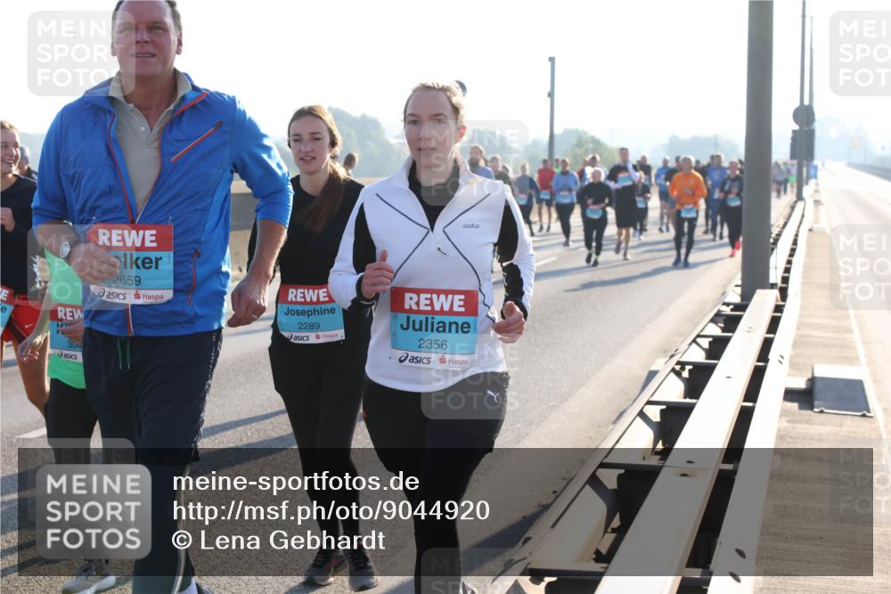 03.10.2025 - Köhlbrandbrückenlauf Lena Gebhardt http://msf.ph/oto/9044920 03.10.2025 09:27:28 Position 1 304, 2659, 2289, 2356 meine-sportfotos.de