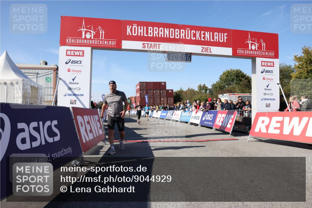03.10.2025 - Köhlbrandbrückenlauf Lena Gebhardt http://msf.ph/oto/9044929 03.10.2025 13:00:46 Ziel 4016, 4018, 4228, 4763, 5011, 6042, 6464, 6525 meine-sportfotos.de