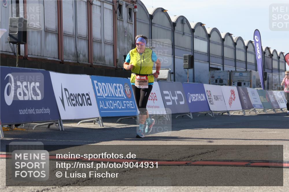 03.10.2025 - Köhlbrandbrückenlauf Luisa Fischer http://msf.ph/oto/9044931 03.10.2025 13:43:04 Ziel 4778, 6463, 6548 meine-sportfotos.de
