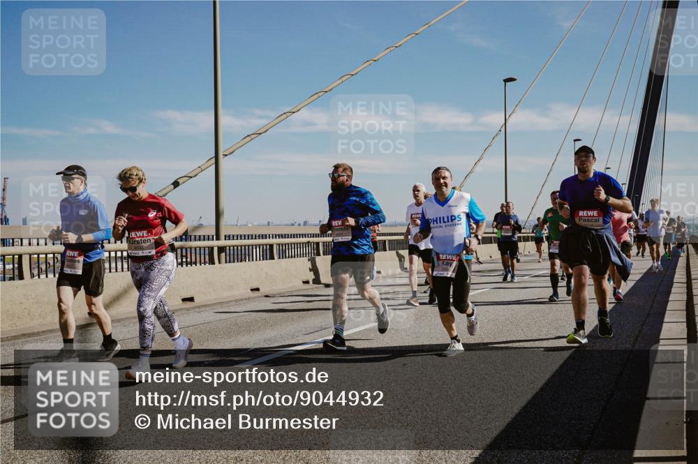 03.10.2025 - Köhlbrandbrückenlauf Michael Burmester http://msf.ph/oto/9044932 03.10.2025 12:27:00 Position 1  meine-sportfotos.de
