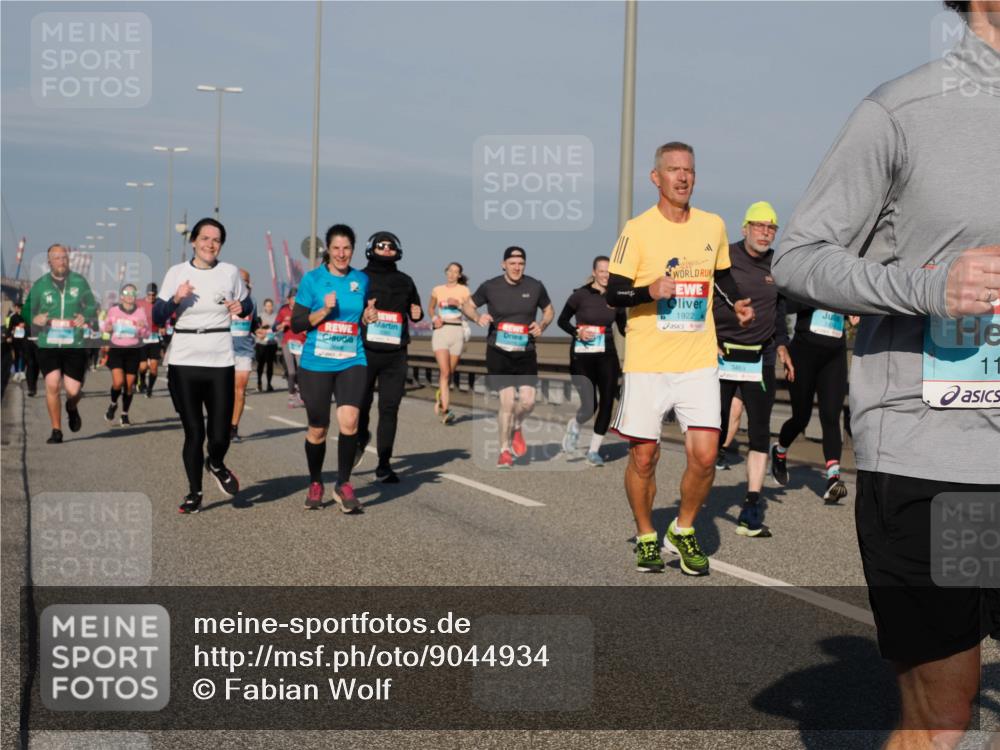 03.10.2025 - Köhlbrandbrückenlauf Fabian Wolf http://msf.ph/oto/9044934 03.10.2025 09:57:28 Position 3 1922, 3469, 11 meine-sportfotos.de