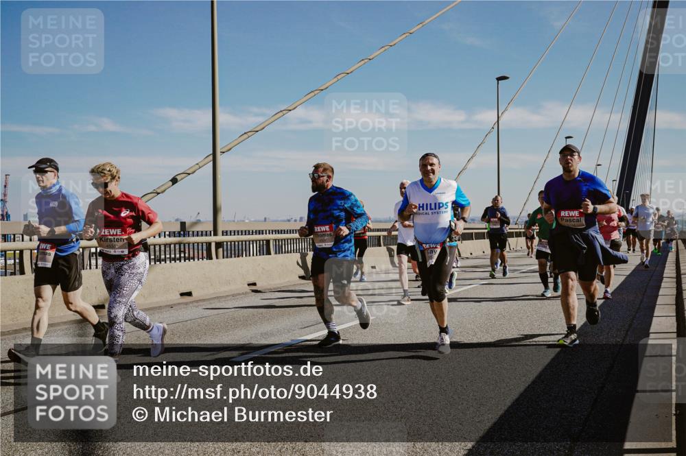 03.10.2025 - Köhlbrandbrückenlauf Michael Burmester http://msf.ph/oto/9044938 03.10.2025 12:27:00 Position 1 4538 meine-sportfotos.de