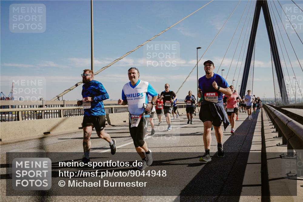 03.10.2025 - Köhlbrandbrückenlauf Michael Burmester http://msf.ph/oto/9044948 03.10.2025 12:27:01 Position 1 6034 meine-sportfotos.de